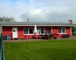 Ferienhaus im skandinavischen Stil rot_Haus_Garten.jpg